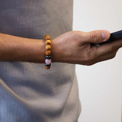 Herzchakra-Armband aus Zedernholz mit Rosenquarz