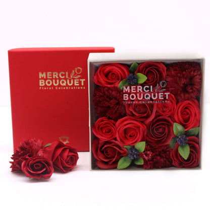 Quadratische Schachtel – Klassische rote Rose