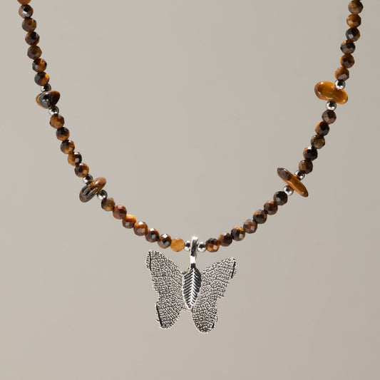 Nymphen-Mineralkette mit Schmetterling – Tigerauge