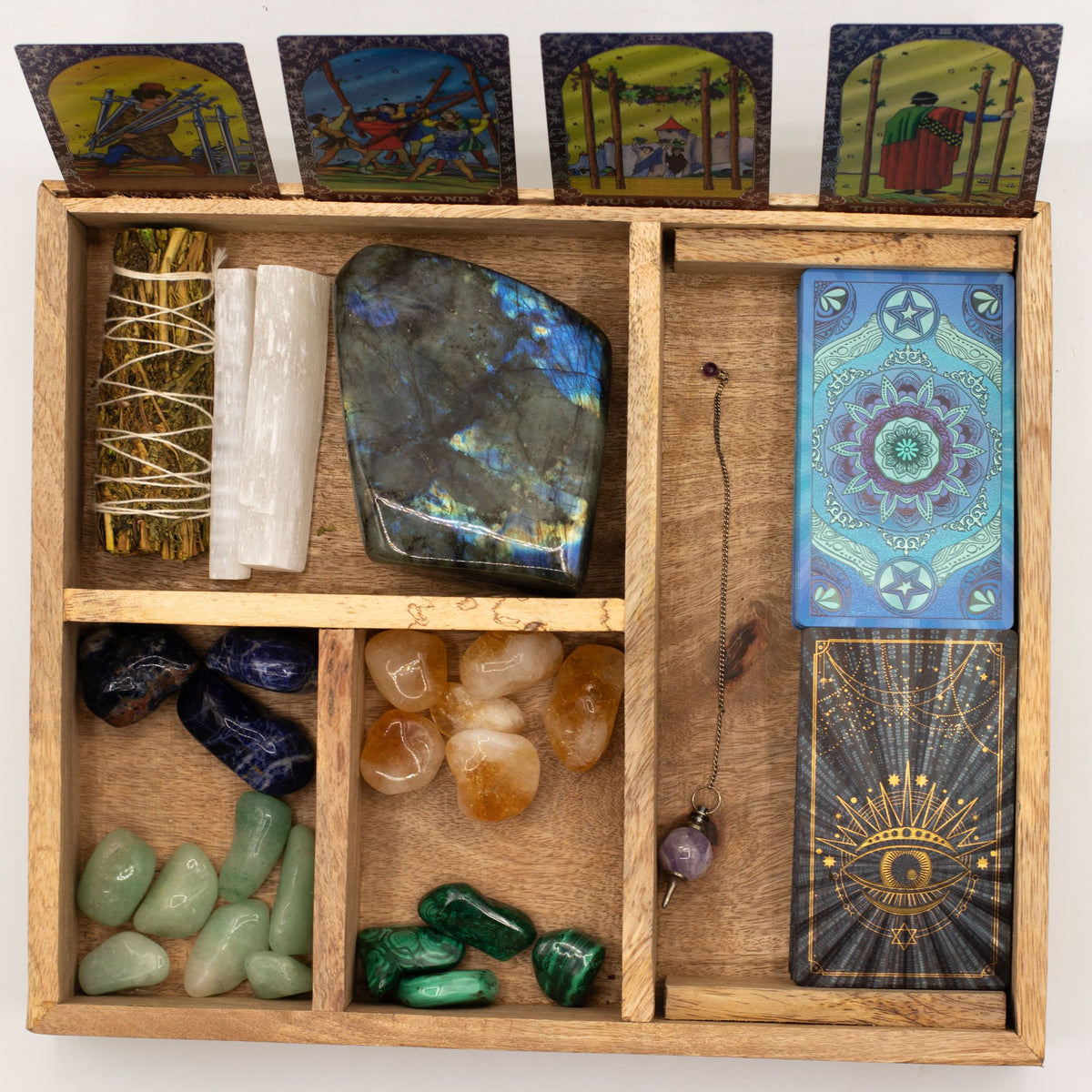 Tarotbox mit vier Fächern – graviertes Motiv