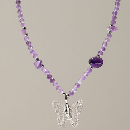 Nymphen-Mineralienkette mit Schmetterling – Amethyst.