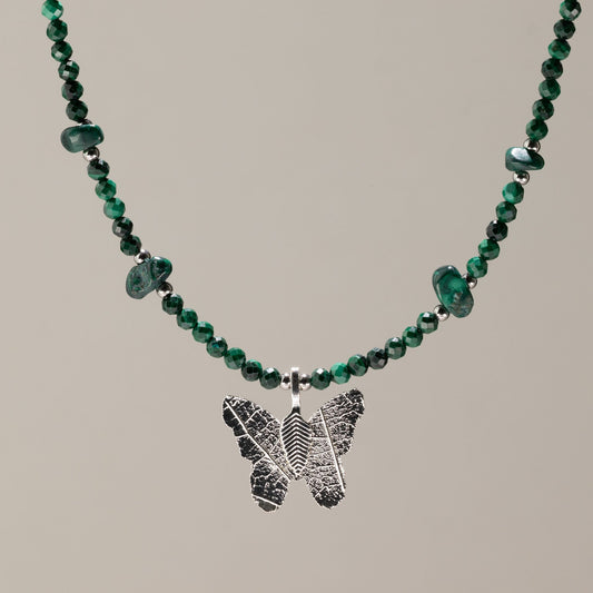 Mineralienkette Nymphe mit Schmetterling – Malachit