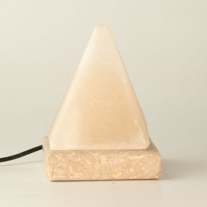 Weiße USB-Salzlampe Pyramide, 9 cm – farbiges Licht